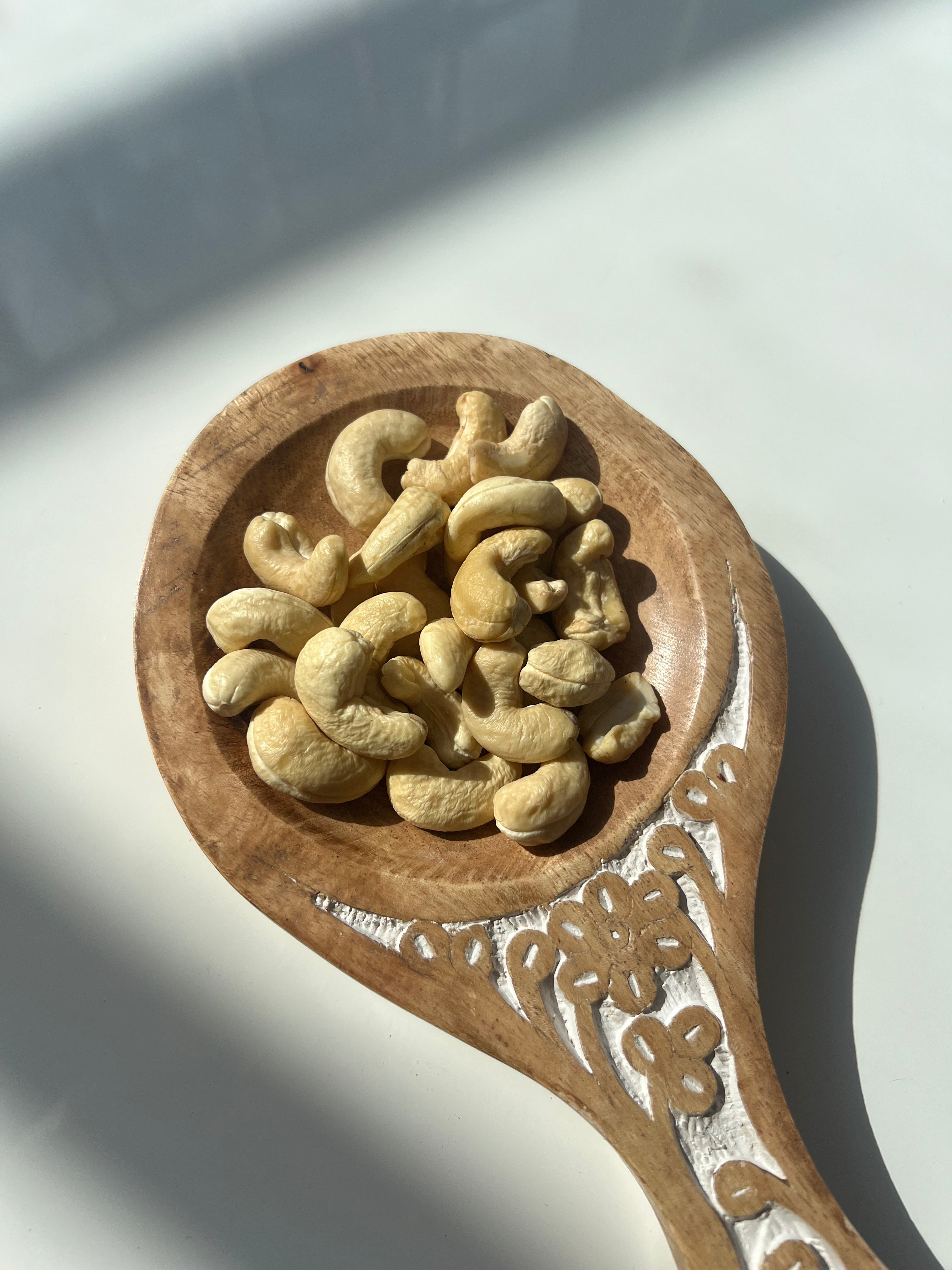 RAW CASHEWS